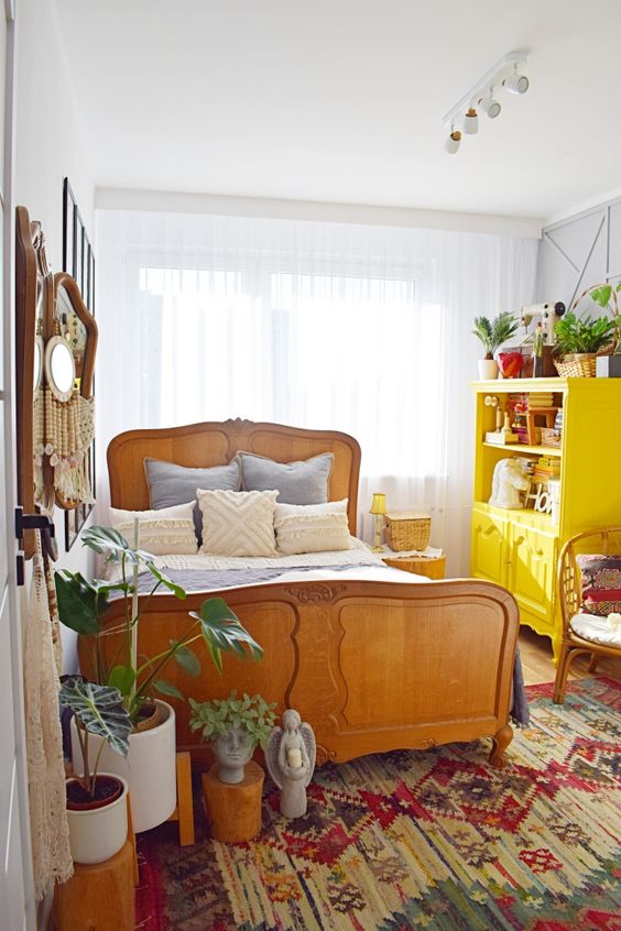 Timeless Elegance: How to Create a Vintage Bedroom