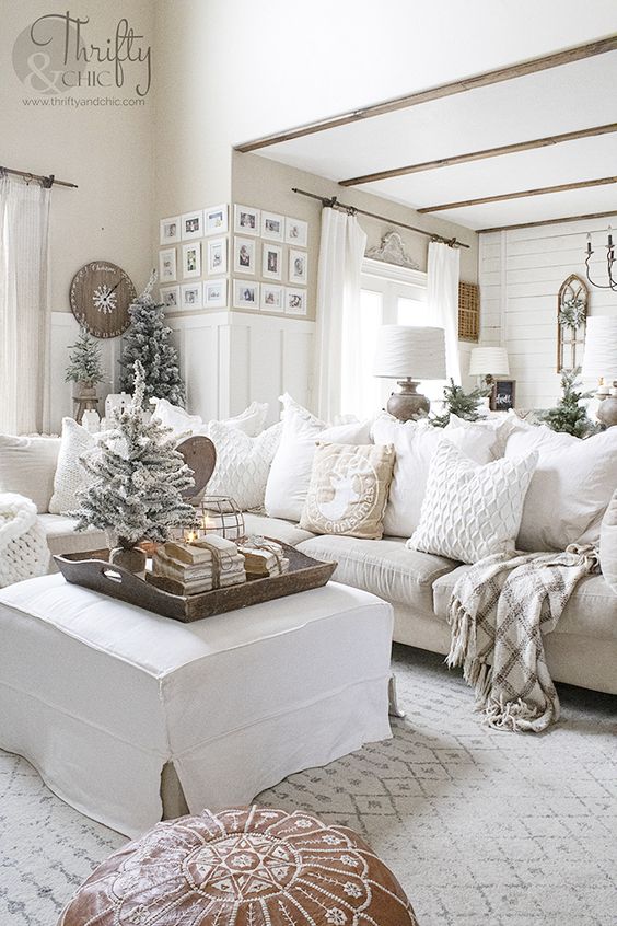  Setting the Winter Mood: Trending Color Palettes for Your Seasonal Home Decor